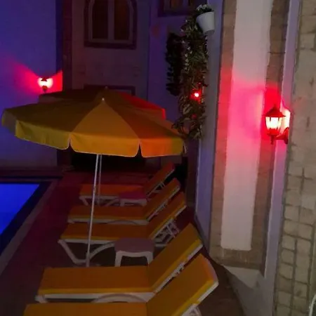 Ozzy Hotel *